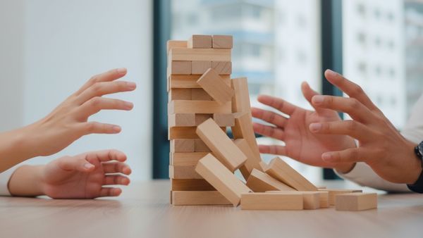 Tugas Penerjemah Dokumen Jepang di Perusahaan Lokal